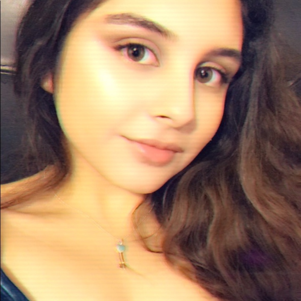 Meet your Posher, Esmeralda